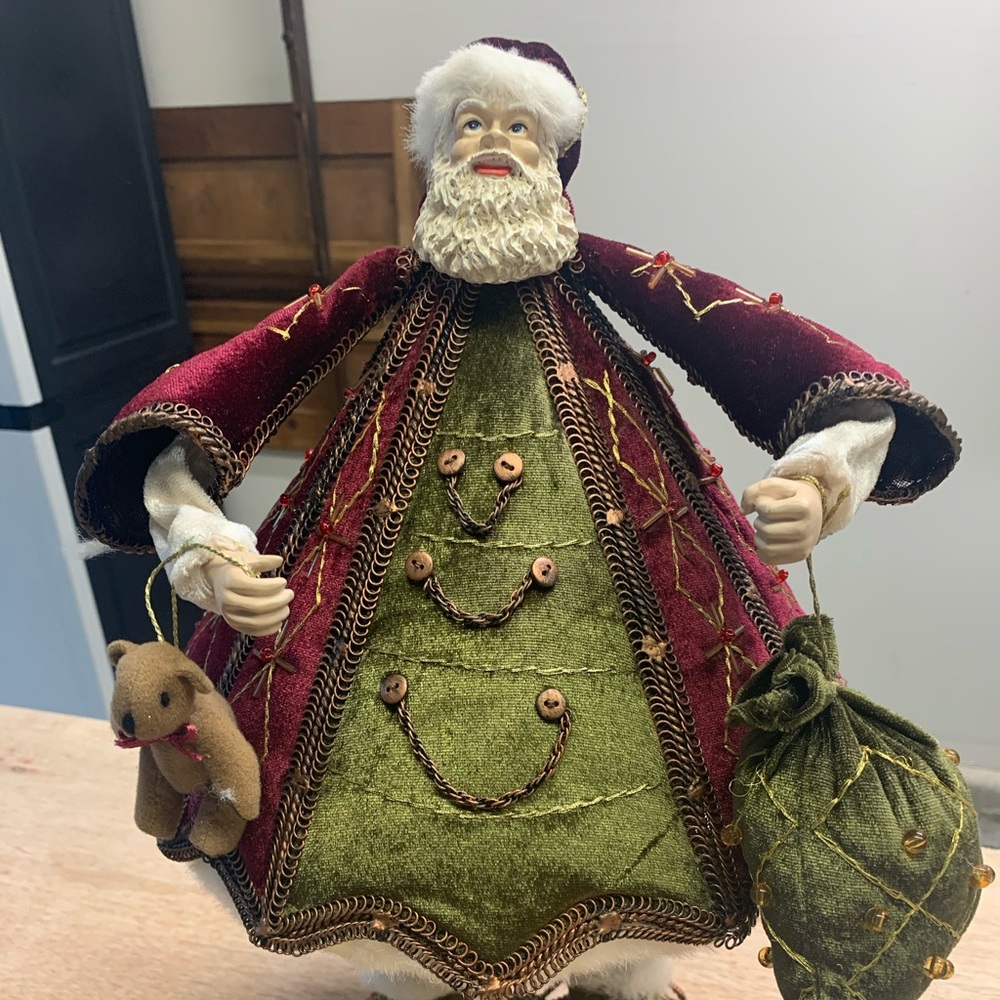 Christmas Santa. Gorgeous! Plum and vibrant green.
